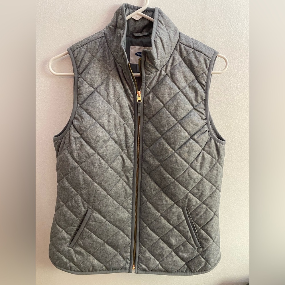 Old Navy Grey Quilted Vest - Small